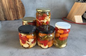 Pickled tomatoes